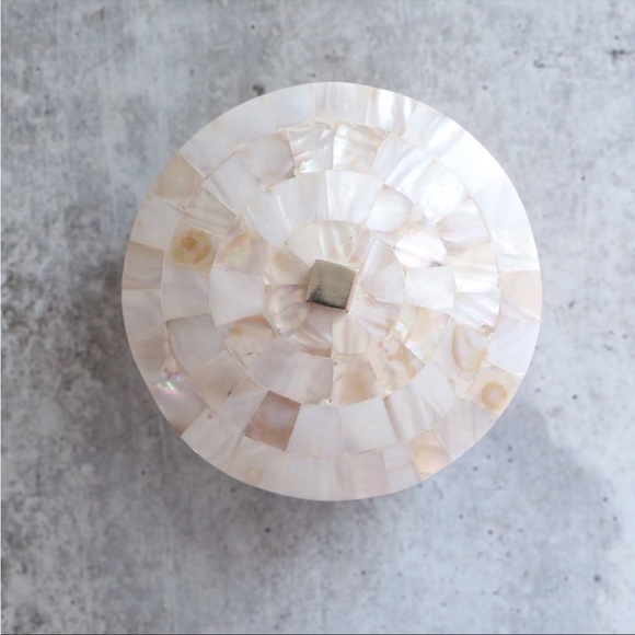 Mela Artisans Concha Round Box Popsugar Must Have Box Mother of Pearl - Picture 2 of 5